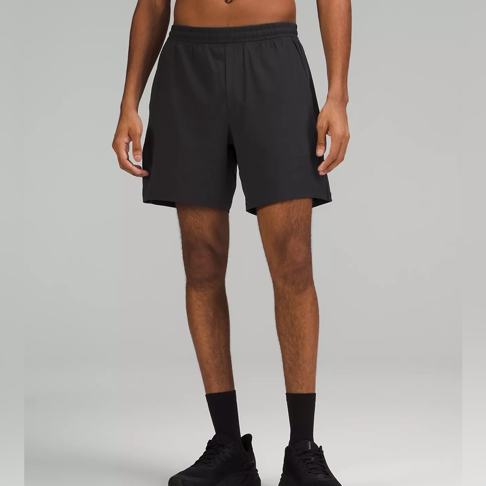 Men’s Lululemon athletic shorts size S black with gray accent/striation